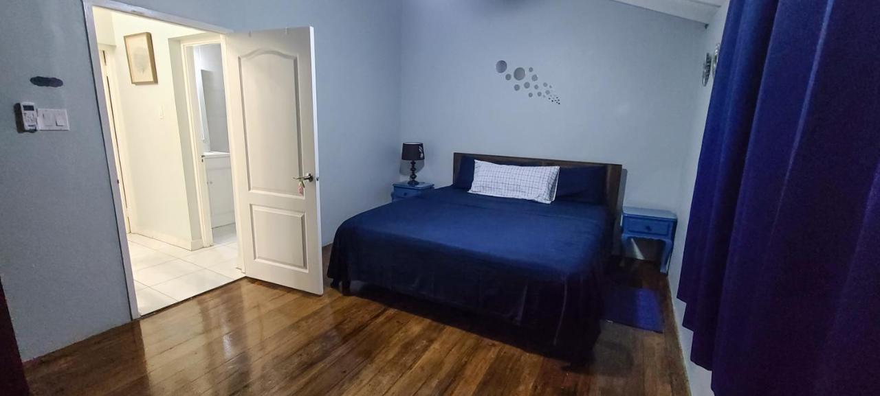 Cheerful 2 - Bedroom Townhouse With Free Parking In New Kingston Ngoại thất bức ảnh