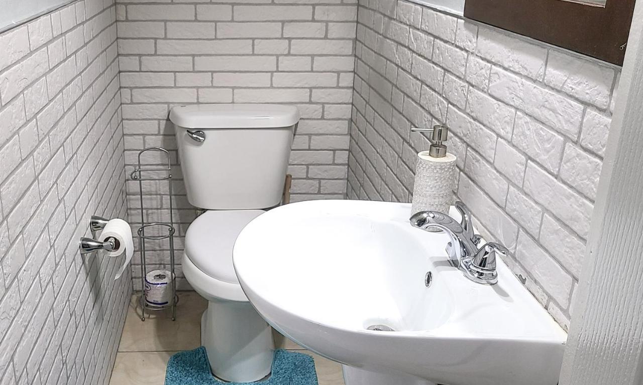 Cheerful 2 - Bedroom Townhouse With Free Parking In New Kingston Ngoại thất bức ảnh